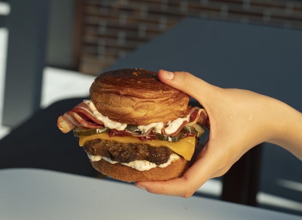 Burger King se alía con el madrileño Dabiz Muñoz para reforzar su apuesta por las hamburguesas 'premium'