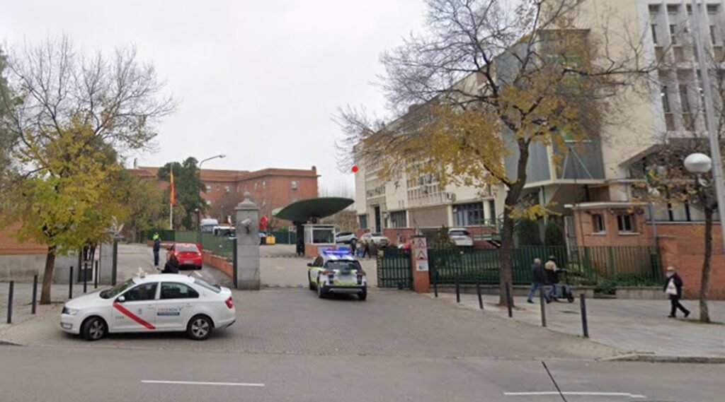 Muere una mujer atropellada por un furgón de la Guardia Civil junto al parque móvil del Instituto Armado