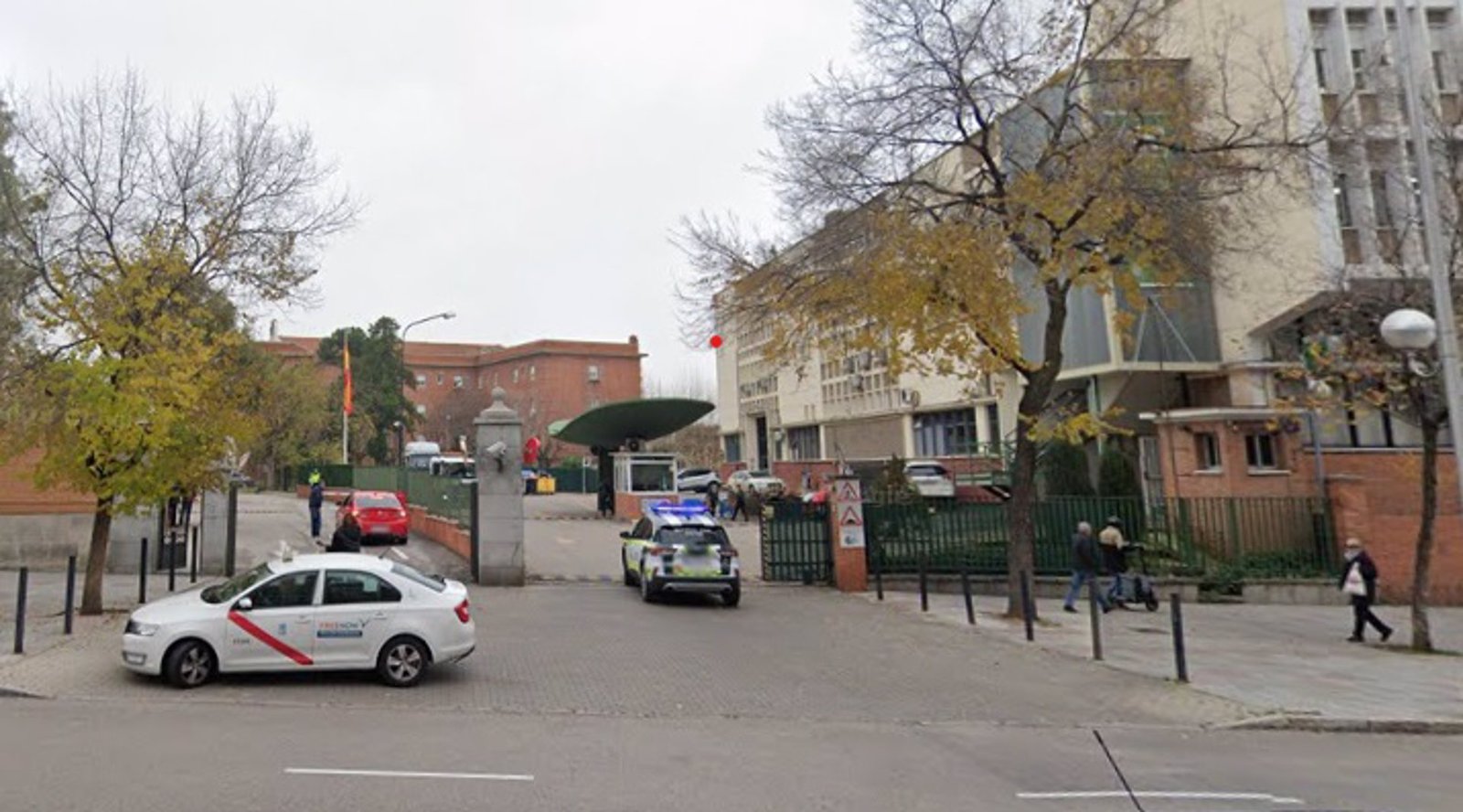 Muere una mujer atropellada por un furgón de la Guardia Civil junto al parque móvil del Instituto Armado