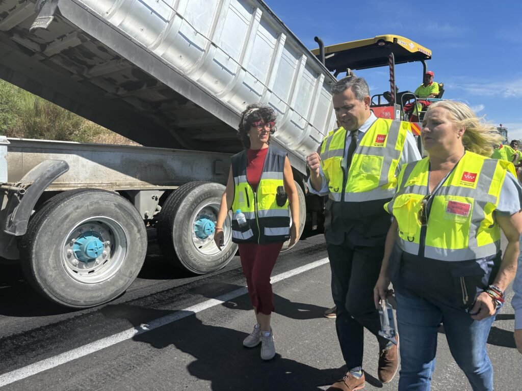 La Comunidad renueva el asfalto en 145 kilómetros de 27 carreteras que conectan 58 municipios