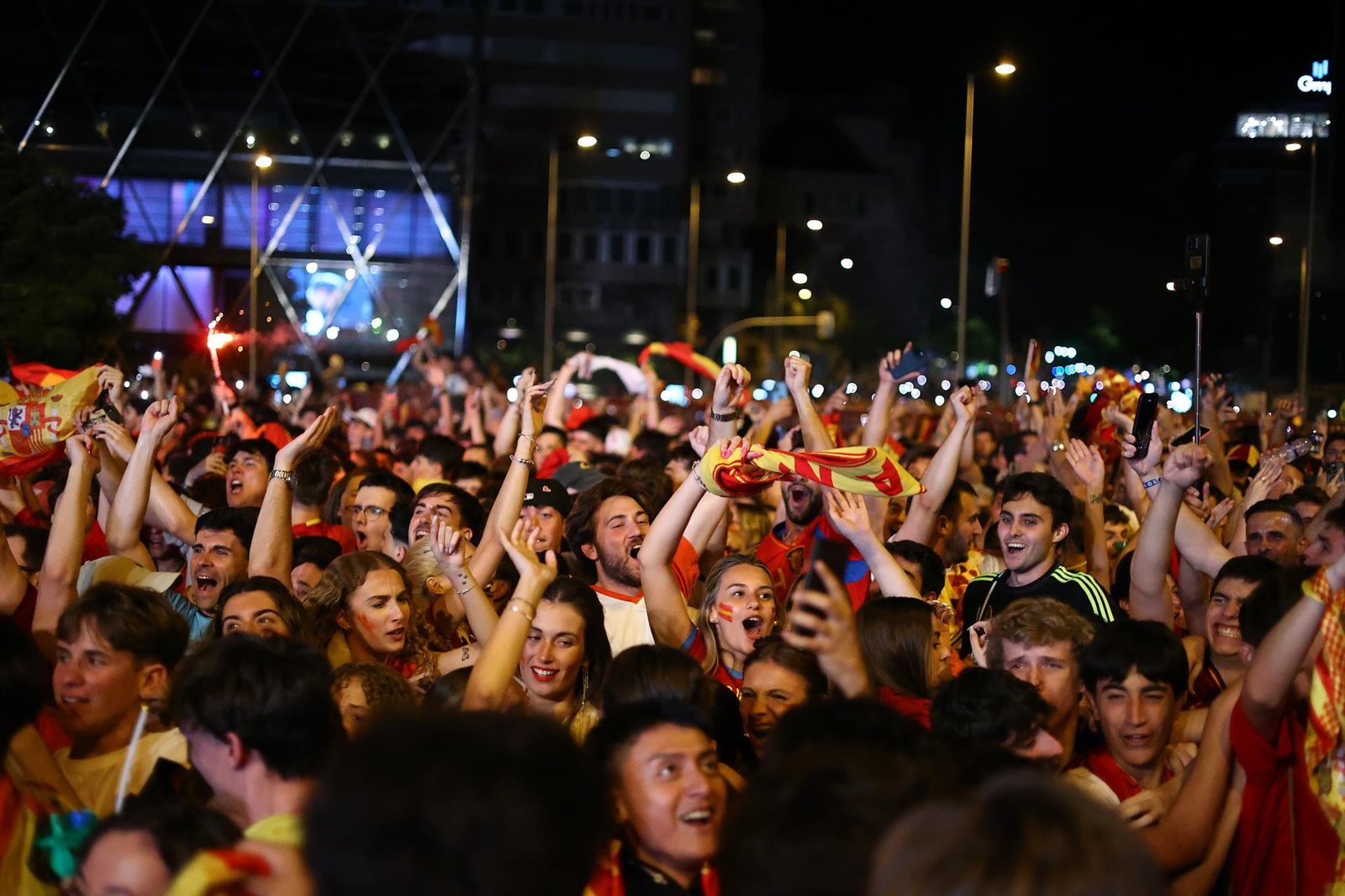 Metro refuerza sus líneas 2 y 4 por la celebración de la Eurocopa en Cibeles y cierra Banco de España a las 18.30