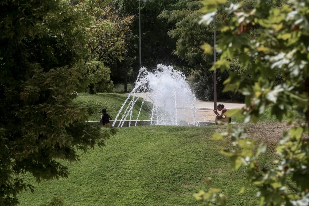 Vuelve la alerta amarilla por calor al centro y sur que será naranja el jueves en toda la región