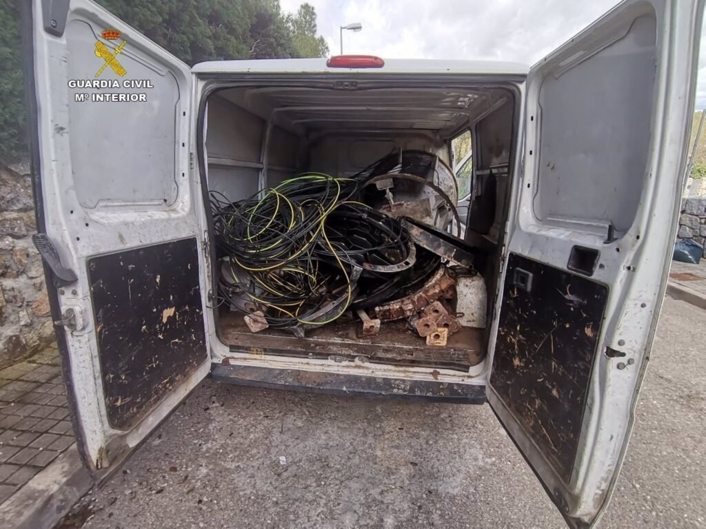 Detenidas tres personas por robar más de 7.000 metros de cable de cobre del alumbrado público