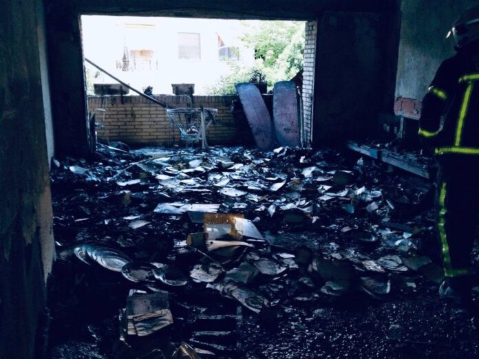 Sucesos.- Diez intoxicados leves en el incendio de una vivienda en Majadahonda