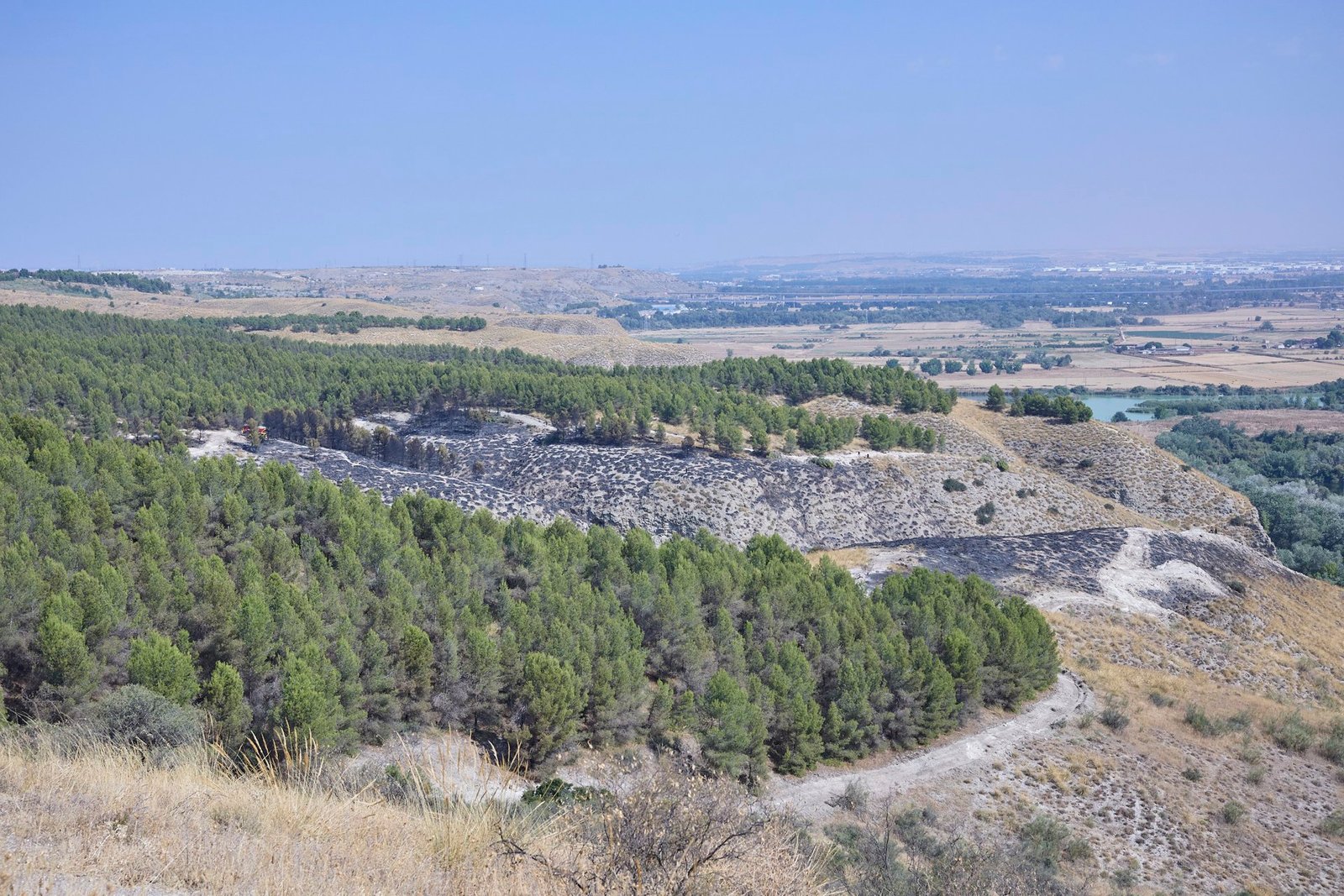 Estabilizado el incendio de Rivas y los vecinos desalojados ya han vuelto a sus casas
