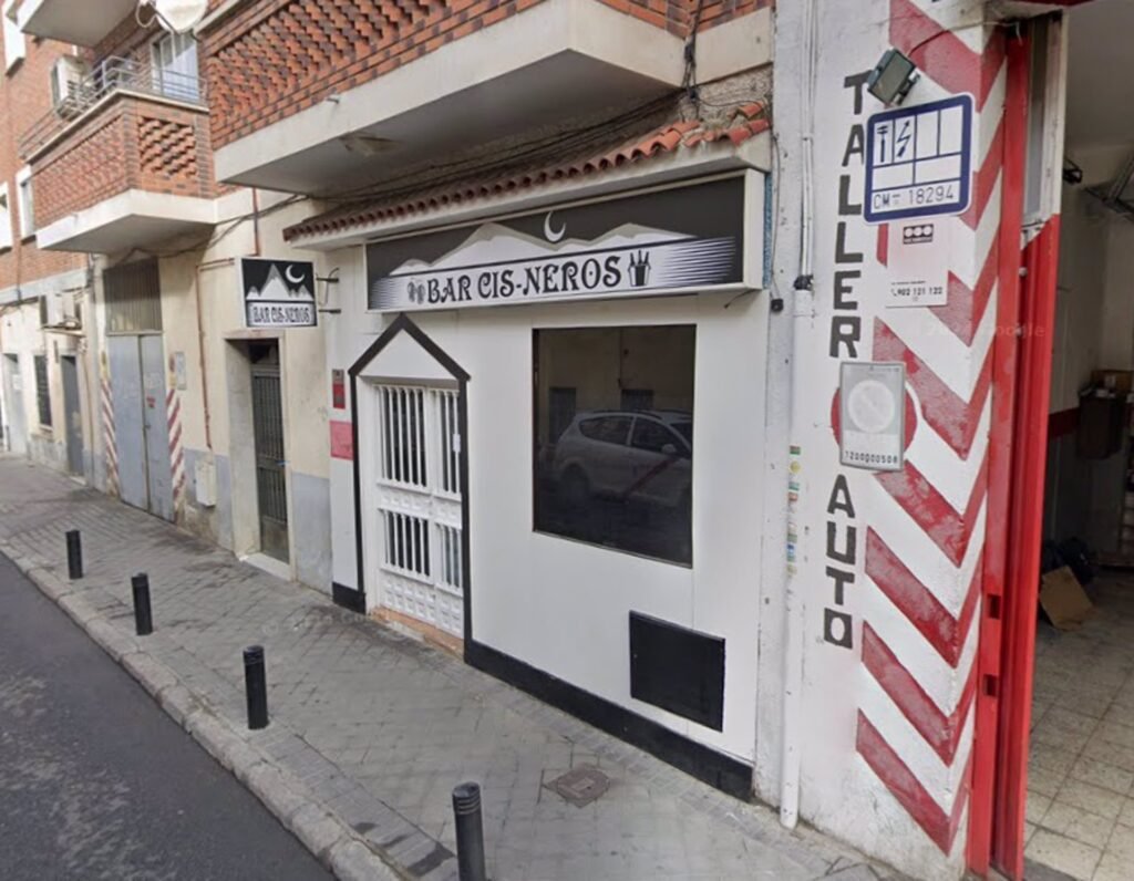 Detenido un hombre de 60 años por apuñalar a otro en un bar de Usera