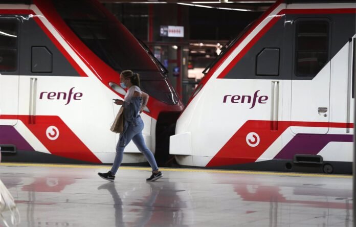 Un tren de Cercanías sufre una avería en la estación de Nuevos Ministerios y provoca retrasos en la C3 y C4 Un tren de Cercanías sufre una avería en la estación de Nuevos Ministerios y provoca retrasos en la C3 y C4