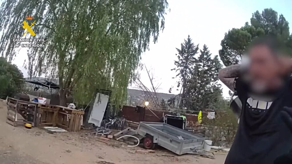 Un hombre se atrinchera en su casa de Ambite con un cúter tras discutir con su pareja