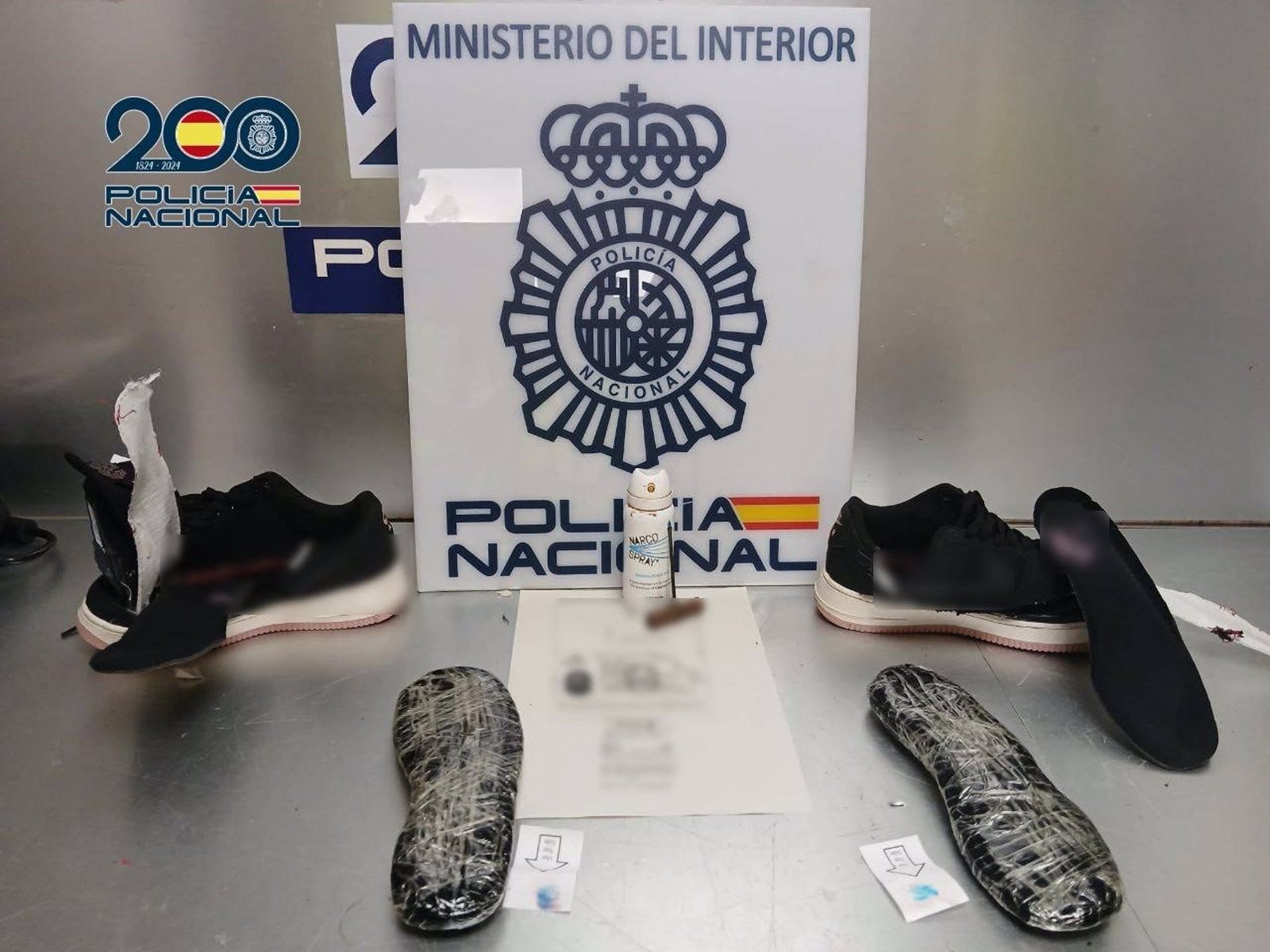 5 detenidos en el aeropuerto de Barajas por ocultar más de 3 kg de cocaína en las suelas de sus zapatillas