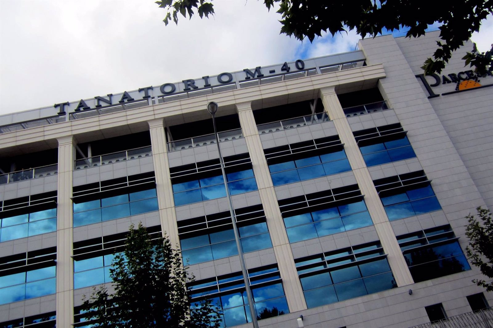 PSOE y Más Madrid critican el "radical cambio de postura" de Almeida con el crematorio y el "maltrato" a zona "humilde"