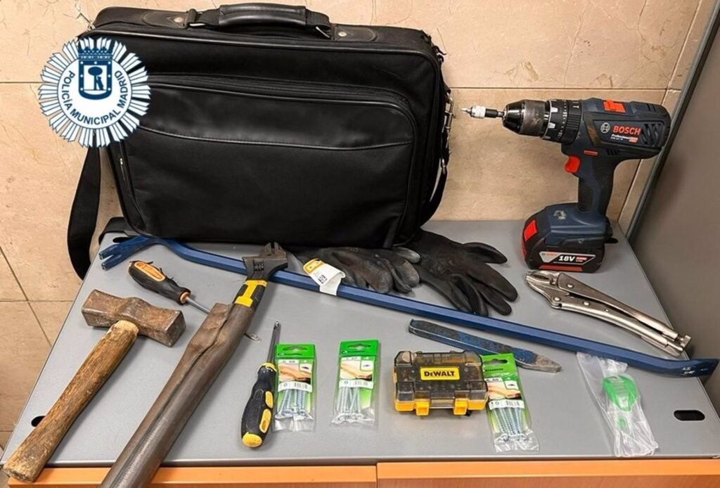 Detenido un hombre pillado mientras forzaba la puerta de un piso en Tetuán