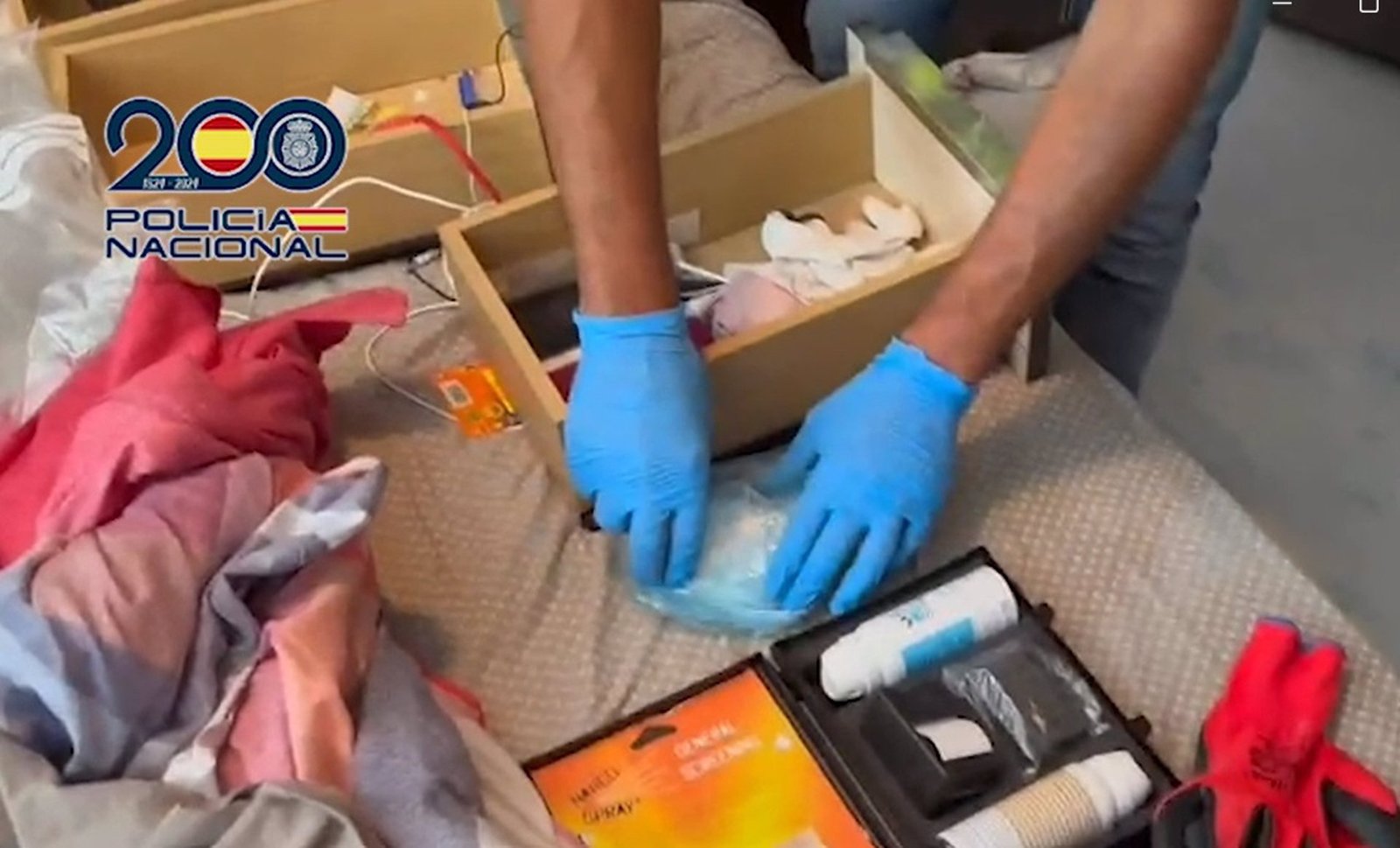 Un incendio por calentar acetona en un microondas destapa un laboratorio de cocaína y metanfetamina en Torrejón