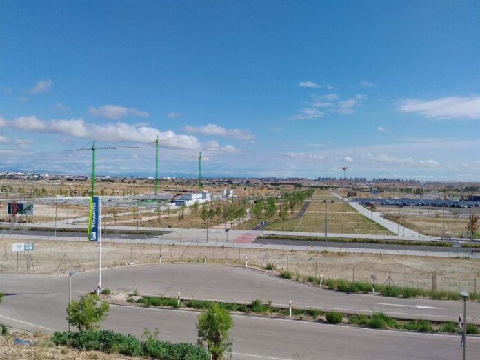 Luz verde a la licitación de 27 parcelas para construir 1.600 viviendas de alquiler asequible en Ahijones y Berrocales