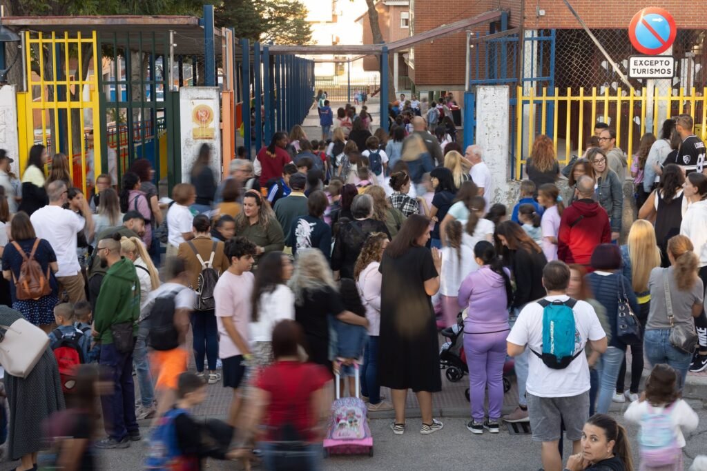 Medio millón de alumnos madrileños de segundo ciclo de Infantil, Primaria y Educación Especial vuelven mañana a clase