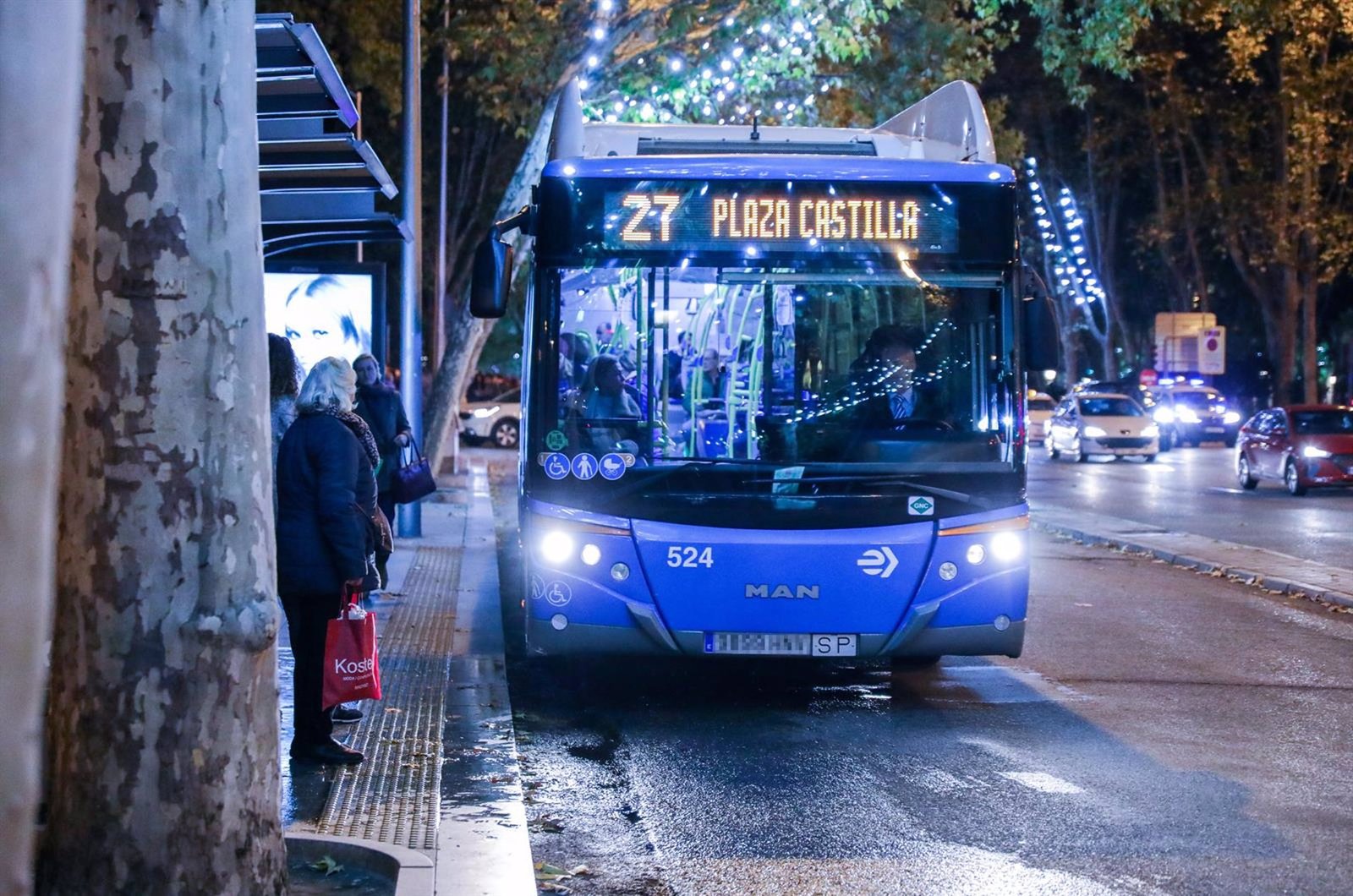 Los autobuses de la EMT registraron ayer un 12% más de viajeros en la primera jornada gratuita de 'vuelta al cole'