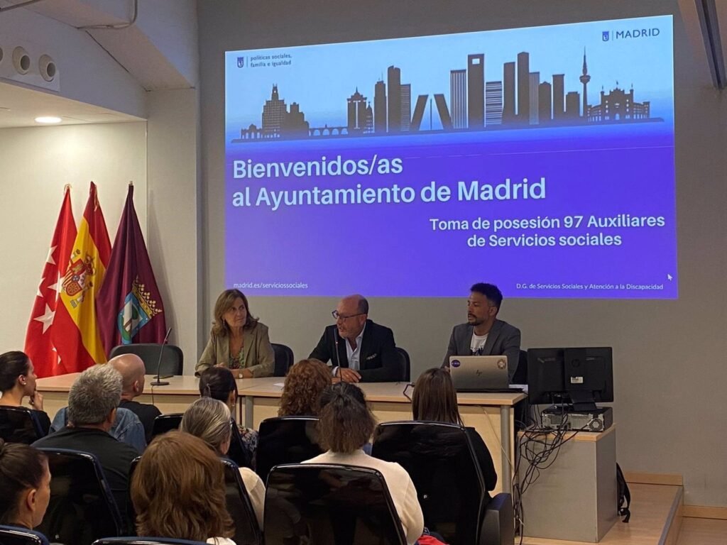 Los Servicios Sociales de Madrid incorporarán 97 nuevos profesionales el 1 de octubre para "agilizar" la asistencia
