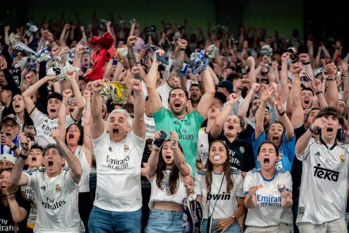 Borussia Dortmund v Real Madrid - Final Champions League - Santiago Bernabeu supporters El Ayuntamiento espera