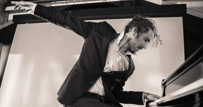 El-pianista-Jorge-Bedoya