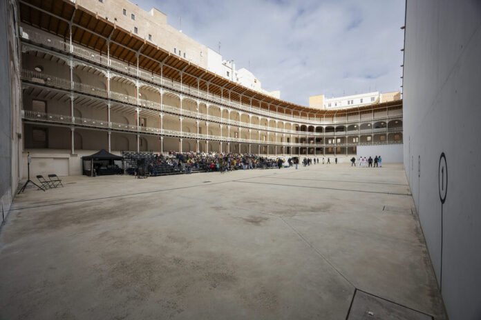 Beti-Jai-con-publico-espectador-1-1500x1000