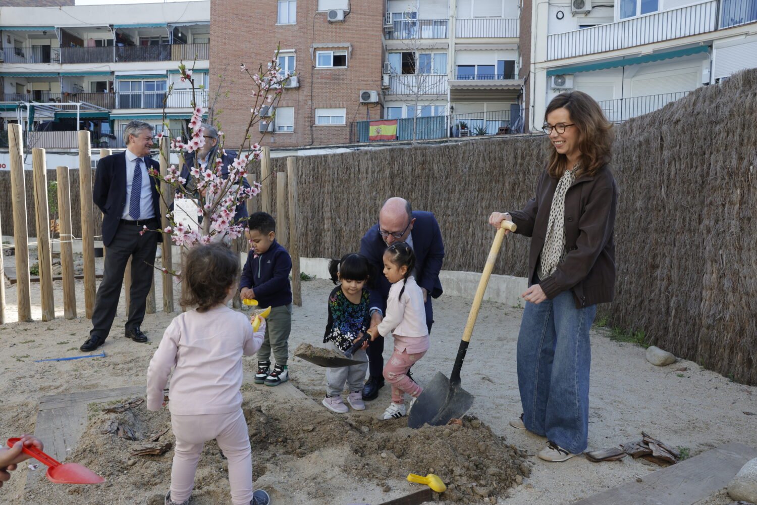 El Ayuntamiento financiará con 4,4 millones de euros proyectos de natalidad y apoyo a familias impulsados por entidades