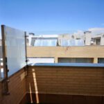 El vidrio gana presencia en balcones y viviendas por seguridad y diseño